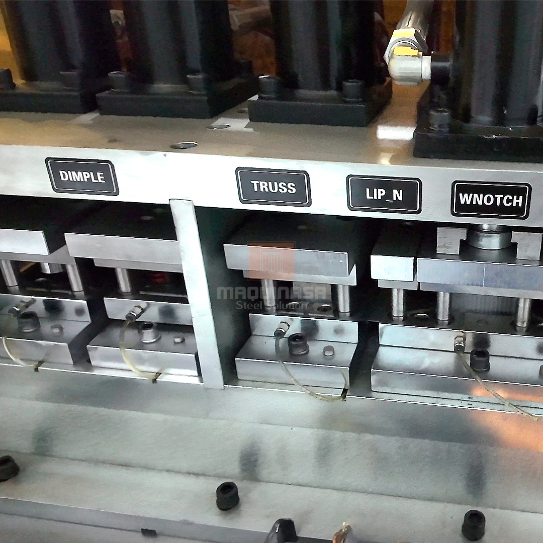 Estações de punção CNC com furação, dimple e recortes técnicos